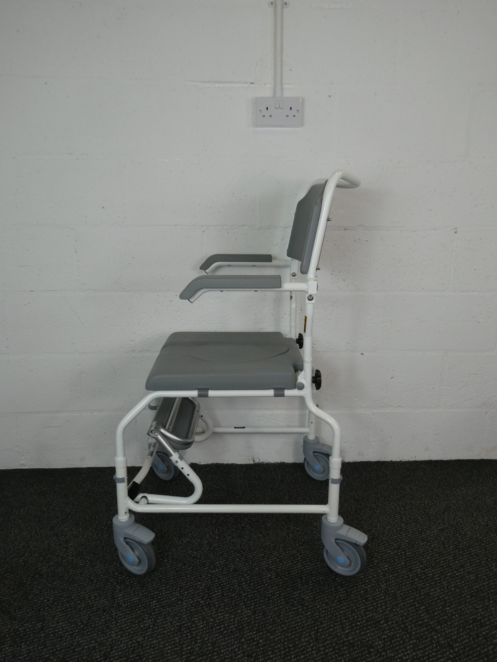 Shower Chair - Aidapt Bewl Adjustable Height Shower Commode Chair